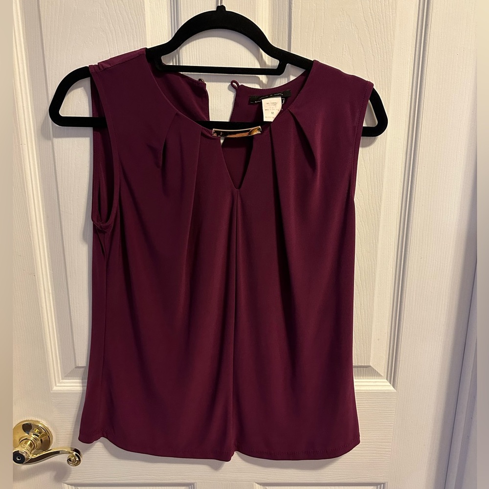 Sleeveless Top with Gold Accent at the Neck